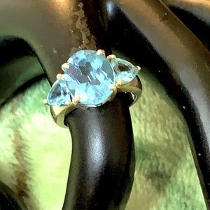 Gorgeous Blue topaz .925 ring size 6 1/4